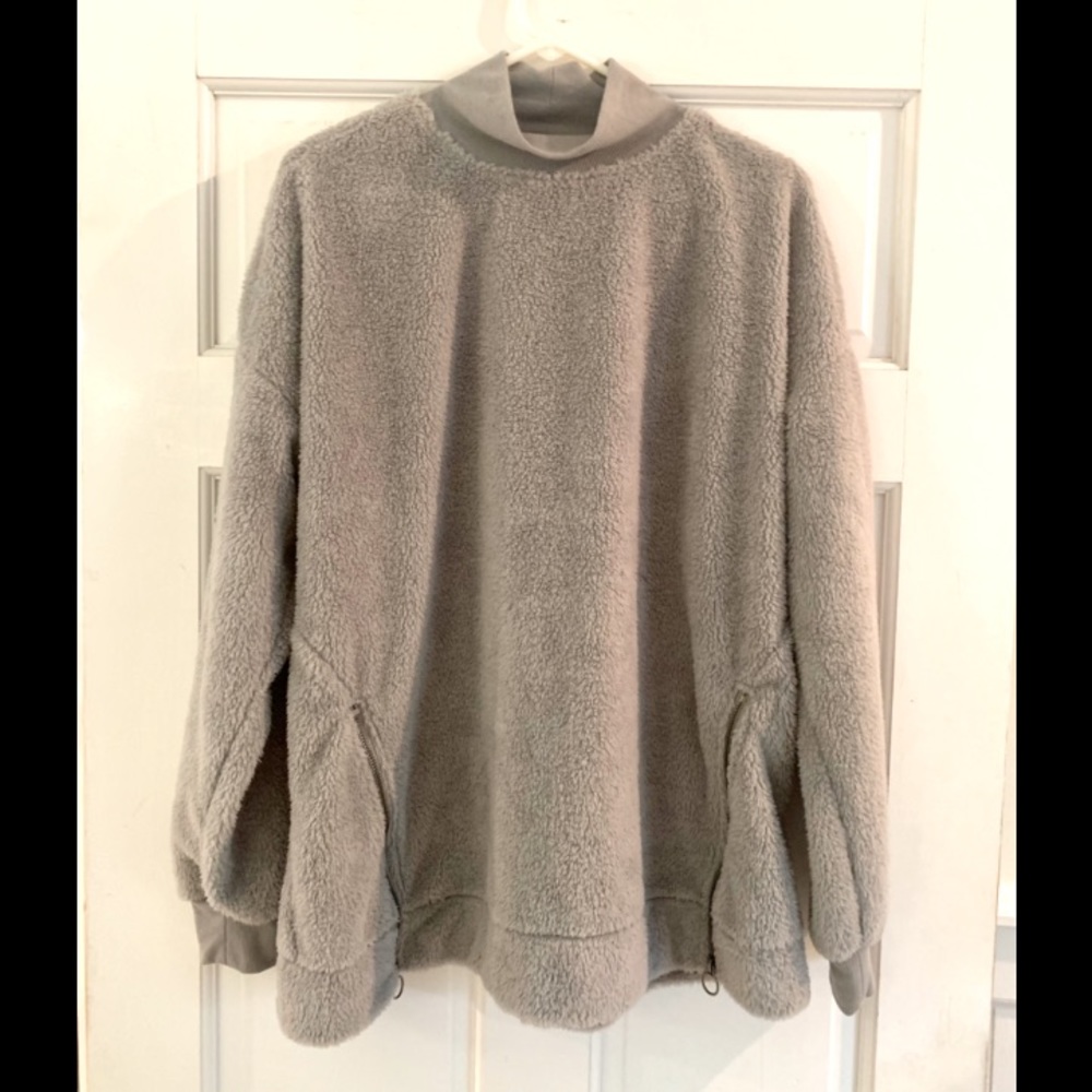 New Directions Studio Gray XL Fleece Sweatshirt—new with tags